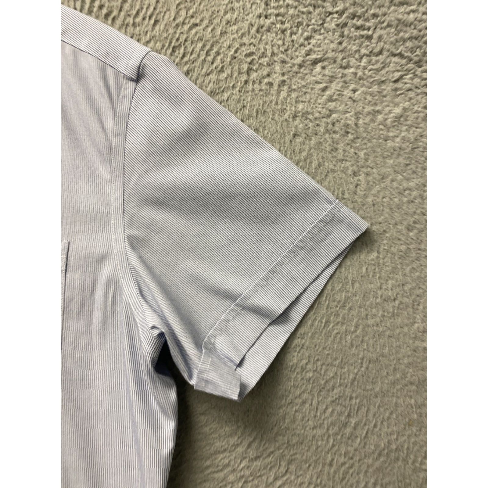 Banana Republic VINTAGE Banana Republic Button-Up Shirt Short Sleeve Adult Large Blue Slim Fit Beach Mens Size US L / EU 52-54 / 3 - 5 Thumbnail