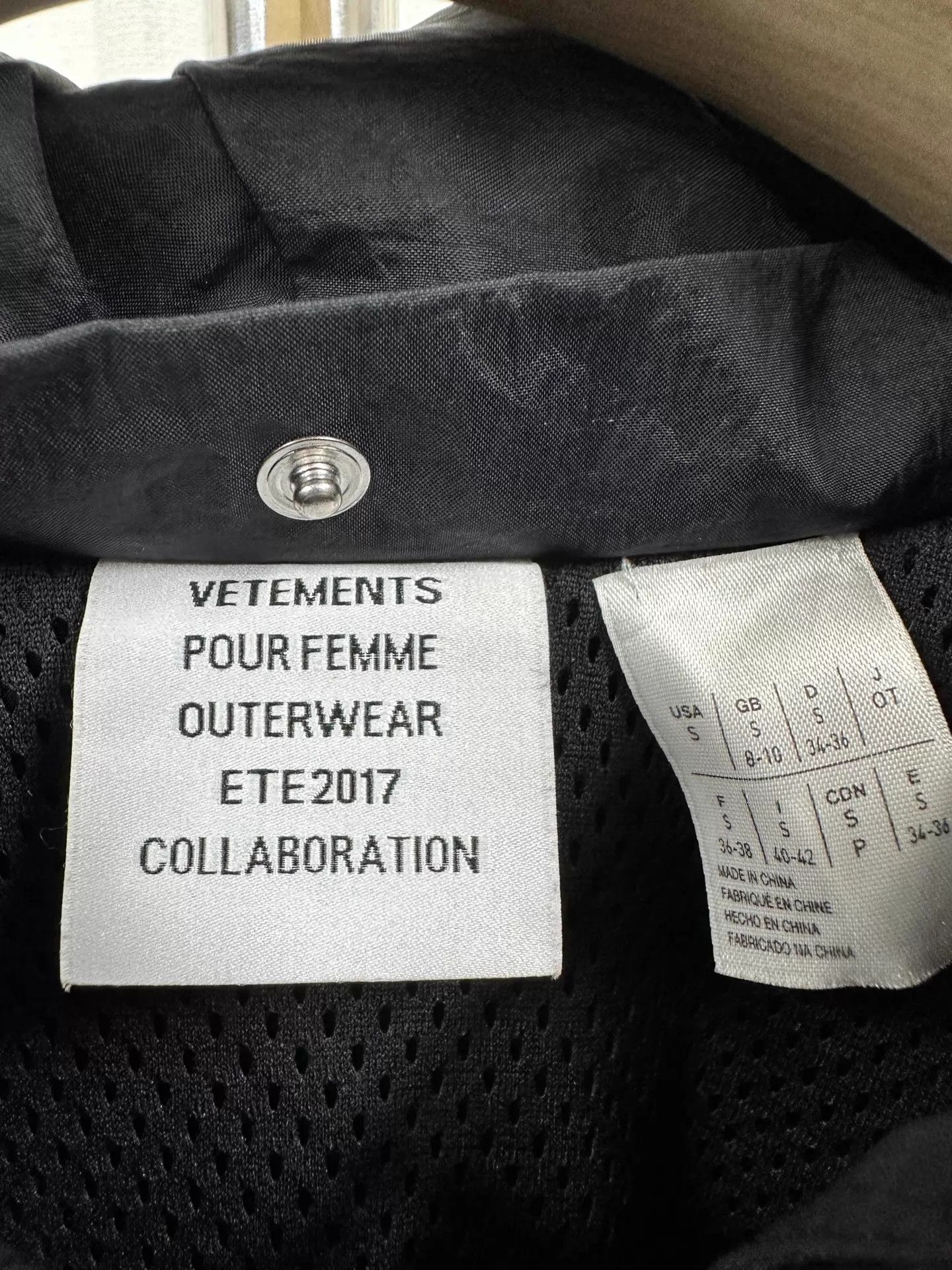 Vetements Vetements x Reebok Oversized Batwing Hooded Jacket S Size US S / EU 44-46 / 1 - 5 Thumbnail