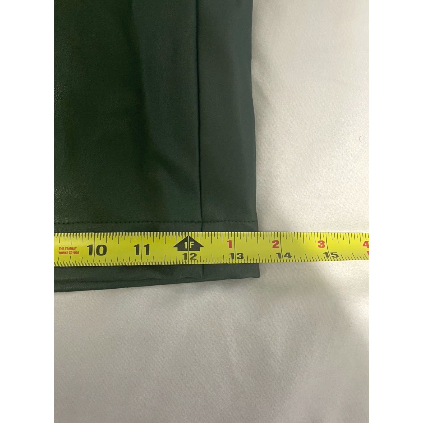 Anthropologie Anthropologie Faux Leather Culottes Pants Women Green Size 4 Regular Inseam 21" Waist 28" Flat Front Pockets Zip NWT Size 27" / US 4 / IT 40 - 5 Thumbnail