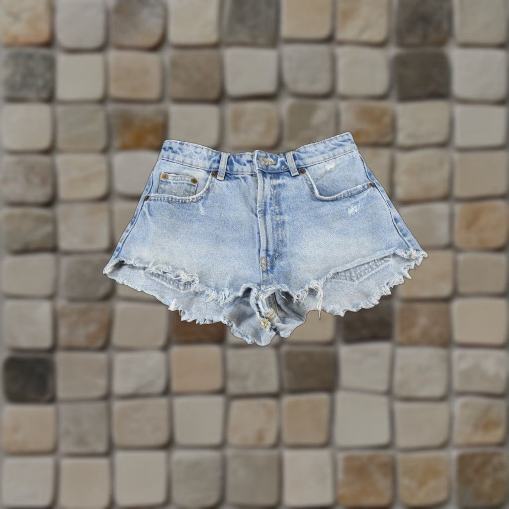 Zara VINTAGE Zara Shorts Womens 4 Light Wash Denim Cut Offs Size 27" / US 4 / IT 40 - 1 Thumbnail