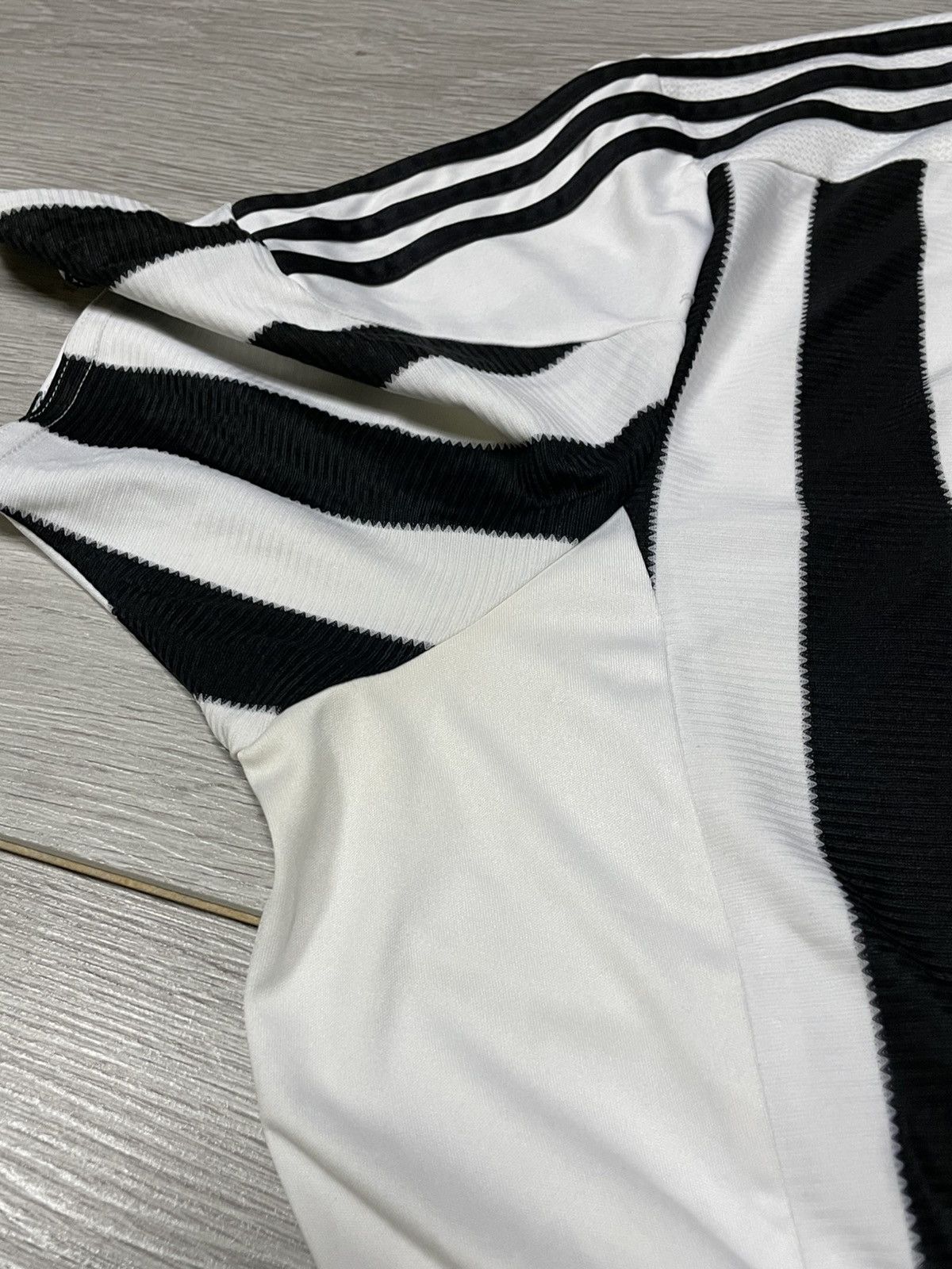 Adidas Adidas Juventus 2015 Jersey Jeep striped Size US XL / EU 56 / 4 - 4 Thumbnail