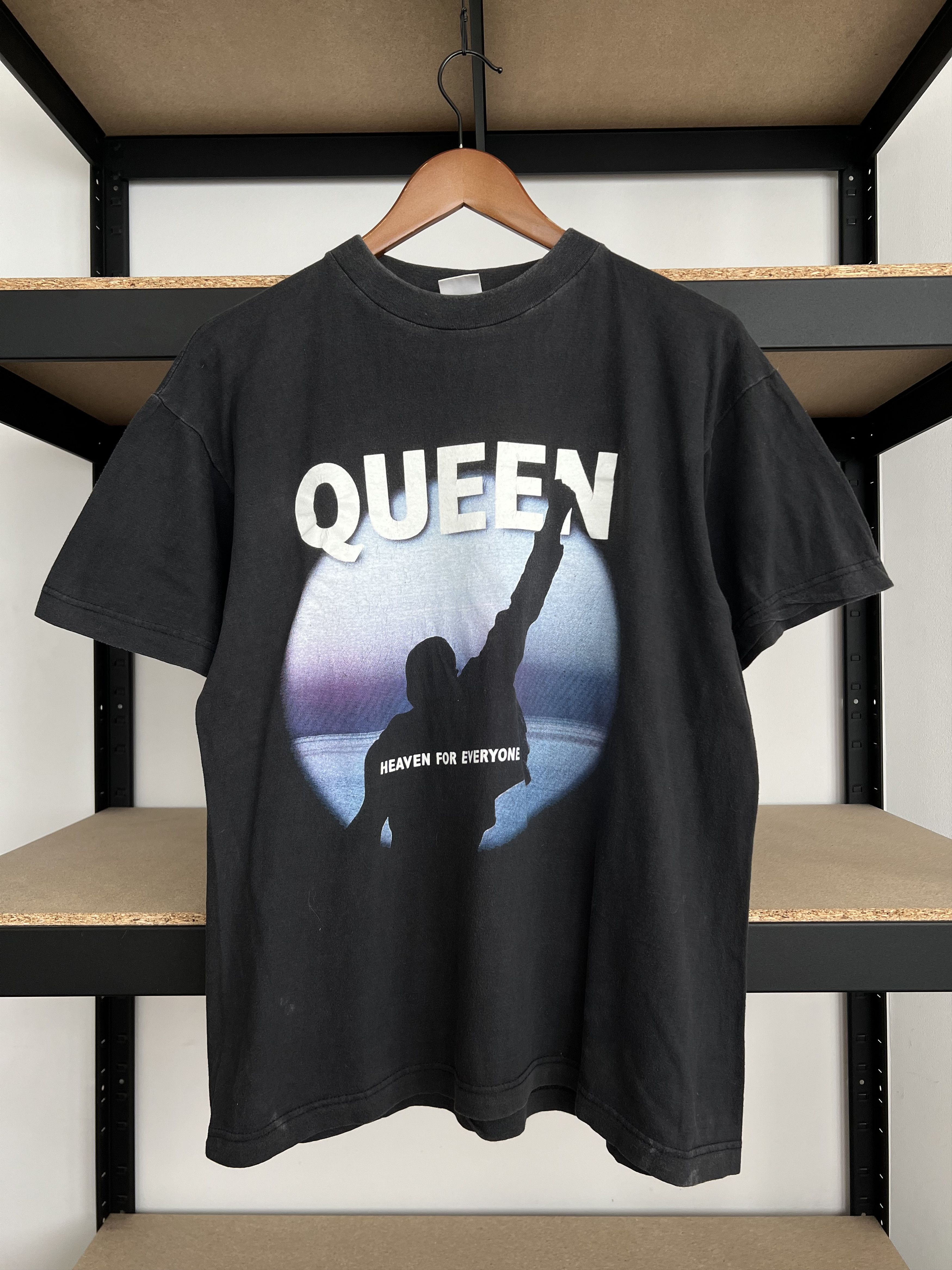 Band Tees Vintage 90s Queen Heaven for Everyone Black T-shirt Size US M / EU 48-50 / 2 - 3 Thumbnail