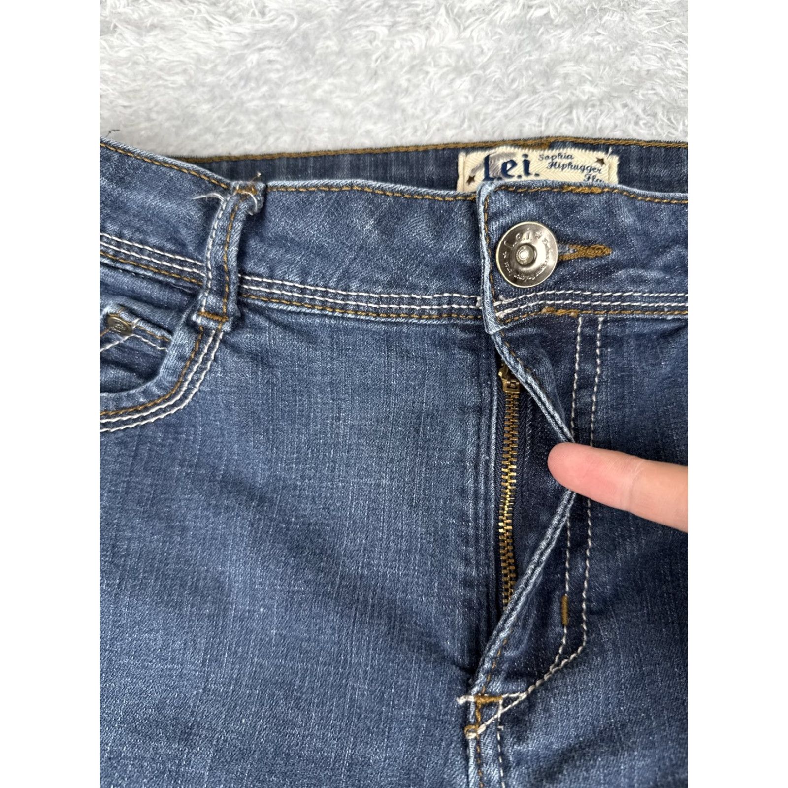 L.E.I. VINTAGE LEI Sophia Hiphugger Flare Jeans Womens 13 Blue Denim Mid Rise Bootcut 30x30 Size 34" / US 12 / IT 48 - 5 Thumbnail