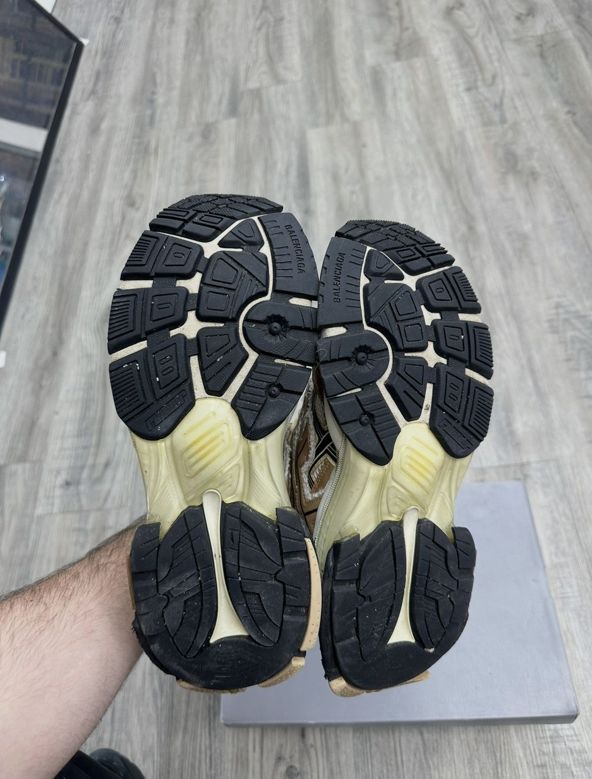 Balenciaga Balenciaga Runner - Beige/Black/Silver Size US 9 / EU 42 - 6 Thumbnail