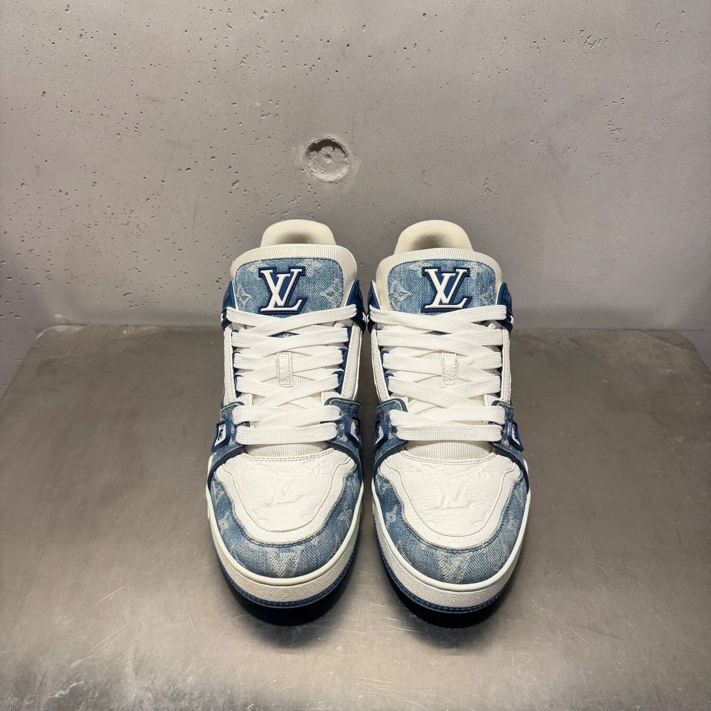 Louis Vuitton Louis Vuitton Trainer in white and blue jeans Size US 9.5 / EU 42-43 - 3 Thumbnail