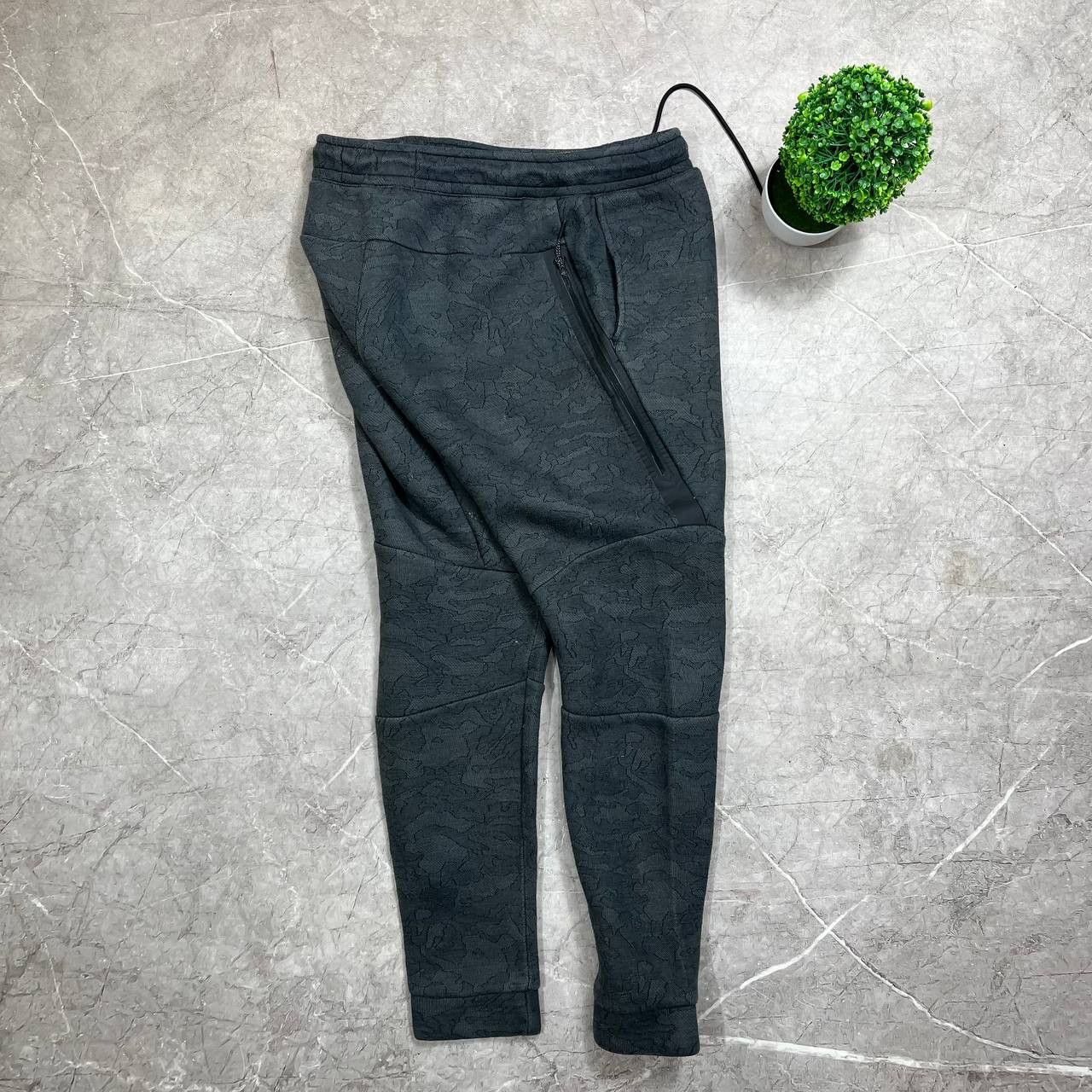 Nike Nike Sportwear Tech Fleece Joggers Pants Mens Size M Size US 33 - 8 Thumbnail