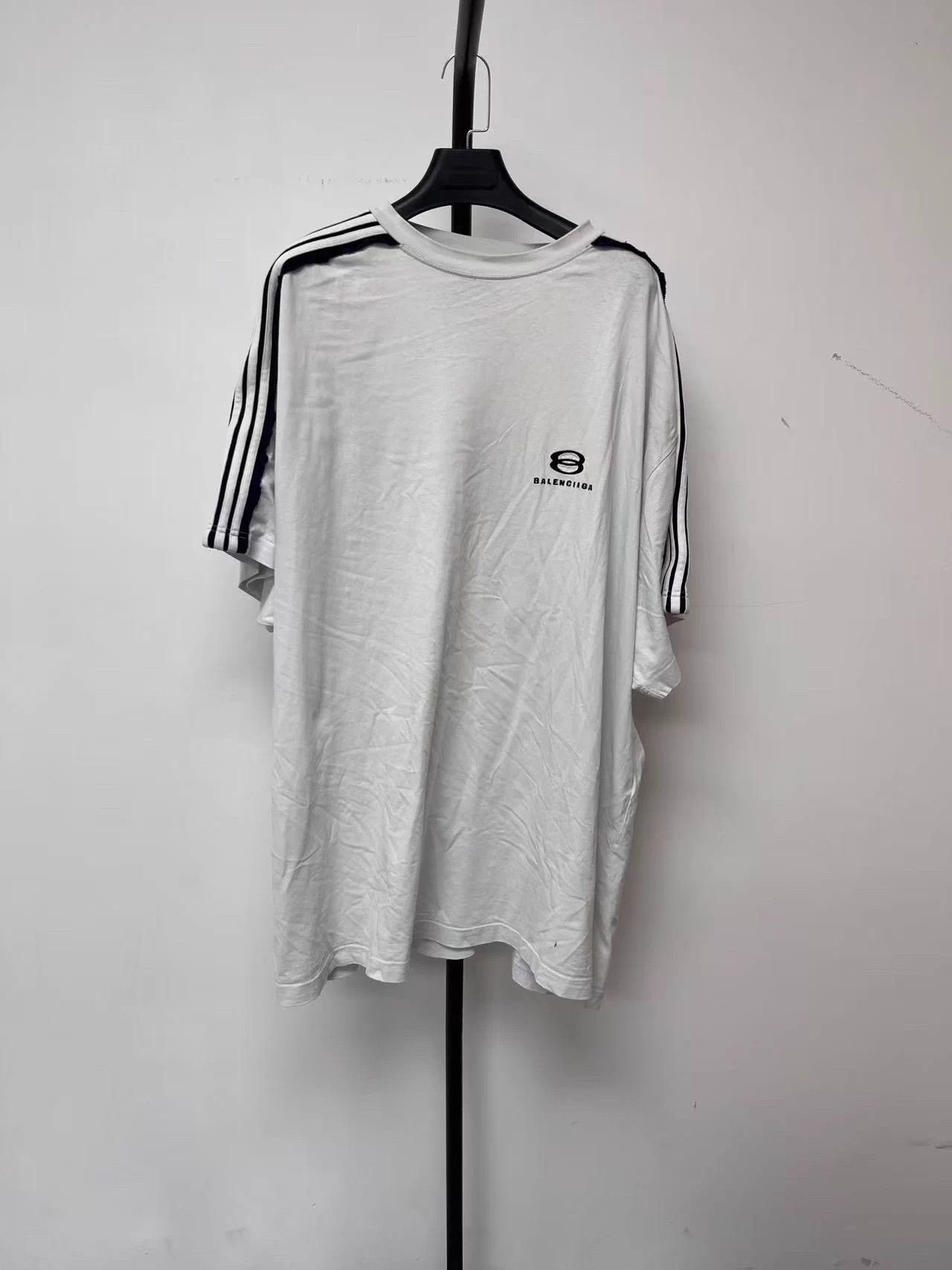 Balenciaga Balenciaga Men's Oversized Stripe Crew White T-shirt 4 Size US XL / EU 56 / 4 - 1 Thumbnail