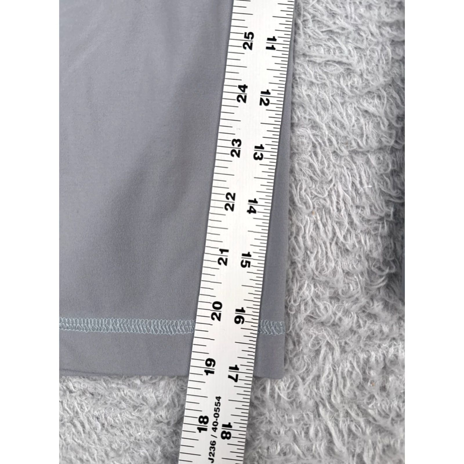 Lululemon Lululemon Align Pants Women 6 Gray Wide-Leg Crop Nulu Yoga Pockets Zip Pocket Regular Size Type: Pants (6) Women’s Gray */* Size 28" / US 6 / IT 42 - 6 Thumbnail