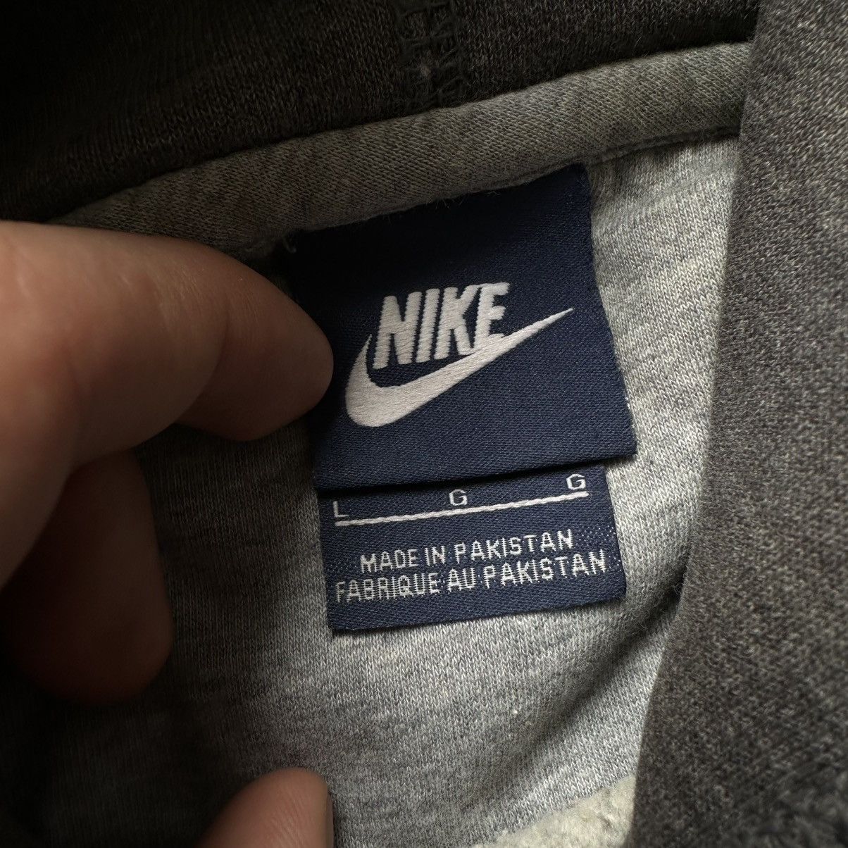 Nike VTG Japanese Style Dark Gray Hoodie Nike Size L Distressed Size US L / EU 52-54 / 3 - 8 Thumbnail