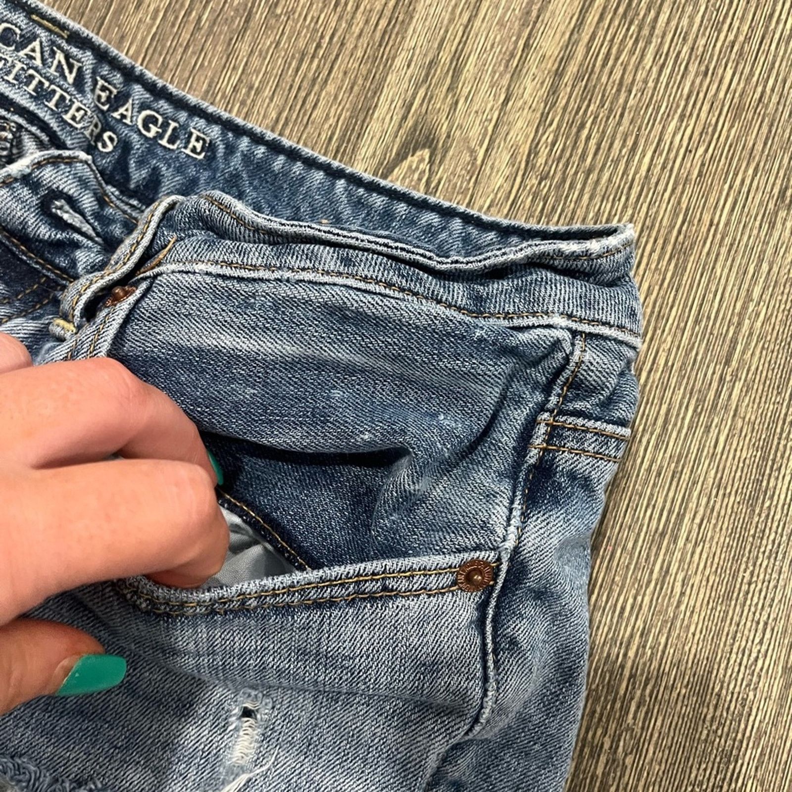 American Eagle Outfitters American Eagle Jean Shorts Frayed Hem Medium Wash Blue Sz 6 Size 28" / US 6 / IT 42 - 2 Thumbnail