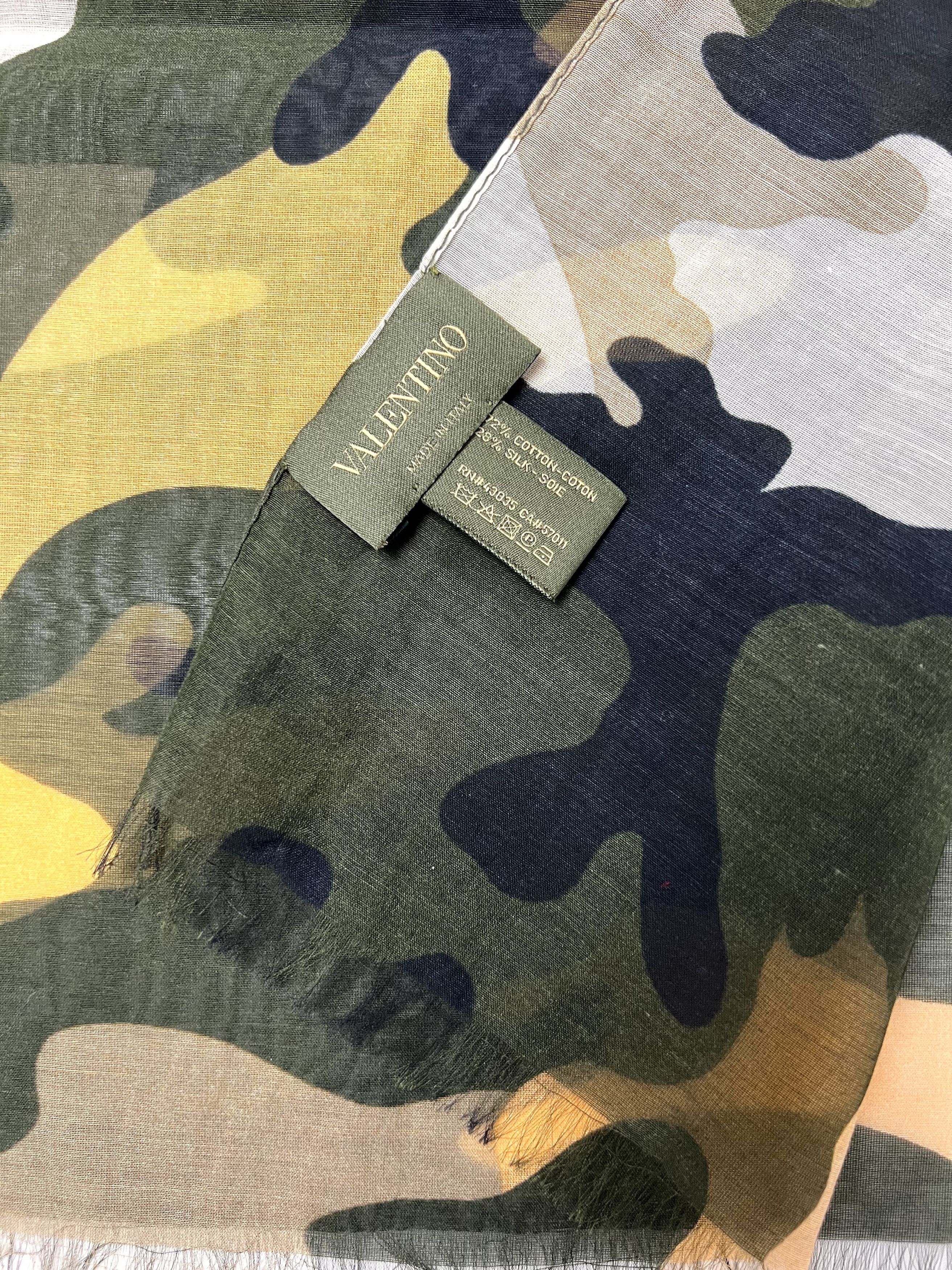 Valentino NEW, VALENTINO CAMOUFLAGE UNISEX SCARF, MADE IN ITALY Size ONE SIZE - 7 Thumbnail
