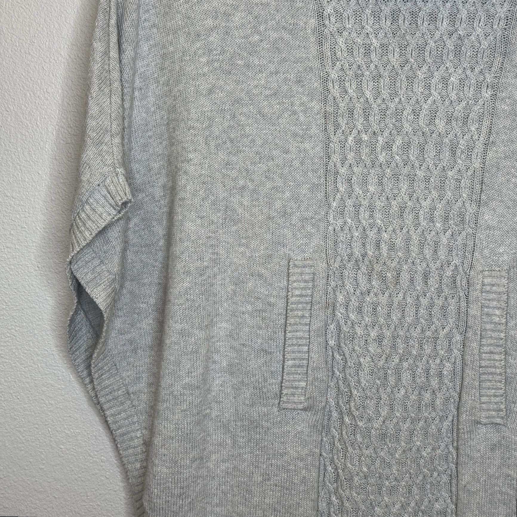 Vintage Cabi Glacier Cable Knit Poncho Cowl Pullover Sweater Oversized Gray Size Medium Womens Pullover Pockets Classic Knit Size M / US 6-8 / IT 42-44 - 5 Thumbnail