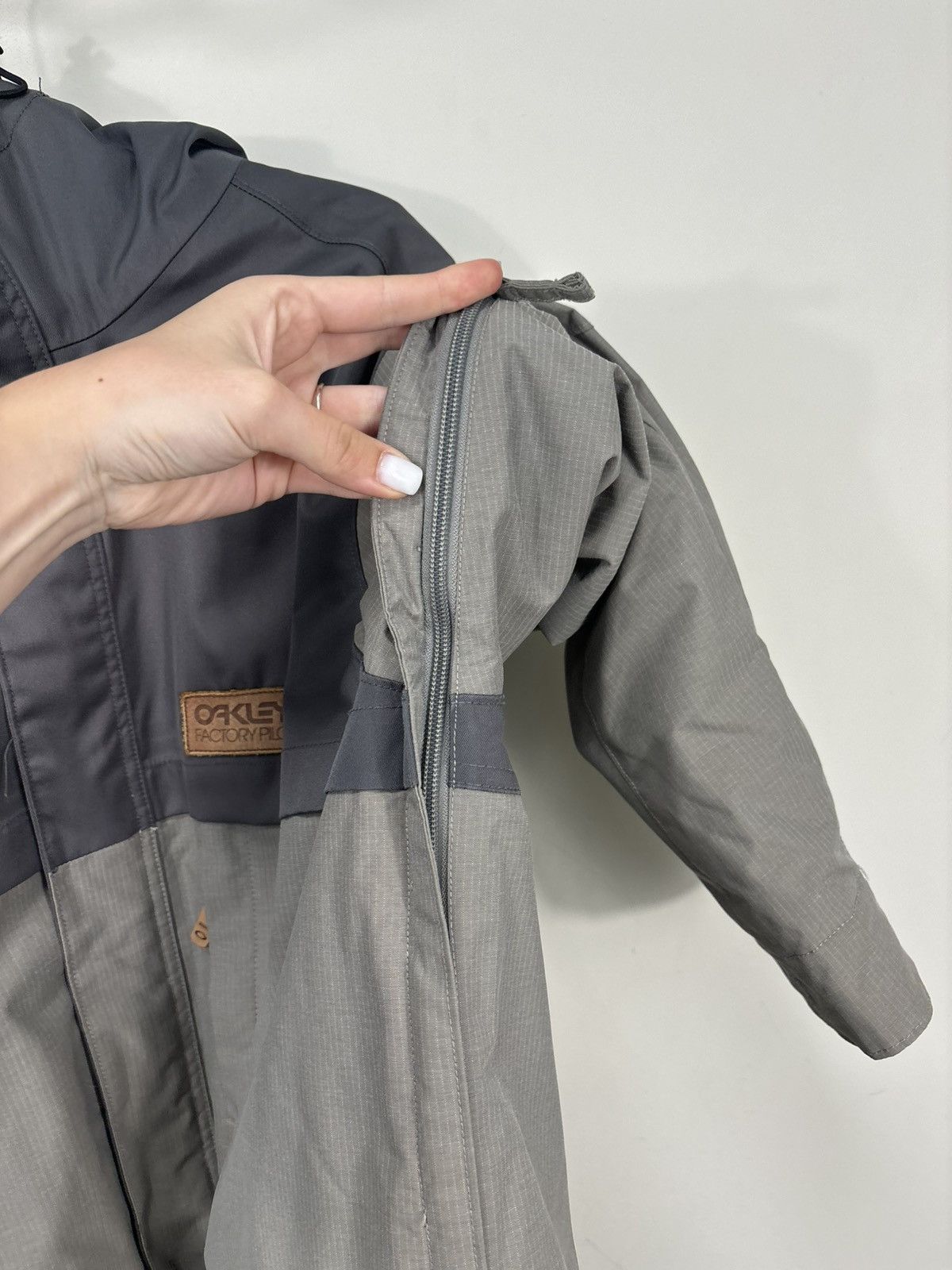 Oakley Oakley Factory Pilot Men’s Multipocket Hooded Outdoor Jacket Size US L / EU 52-54 / 3 - 13 Thumbnail