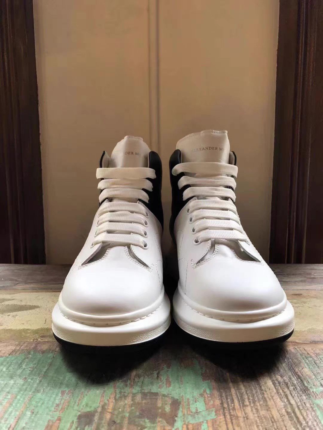 Alexander McQueen Alexander McQueen 16FW Mainline Men’s Black‑and‑White Ｑ25 Size US 7 / EU 40 - 1 Thumbnail