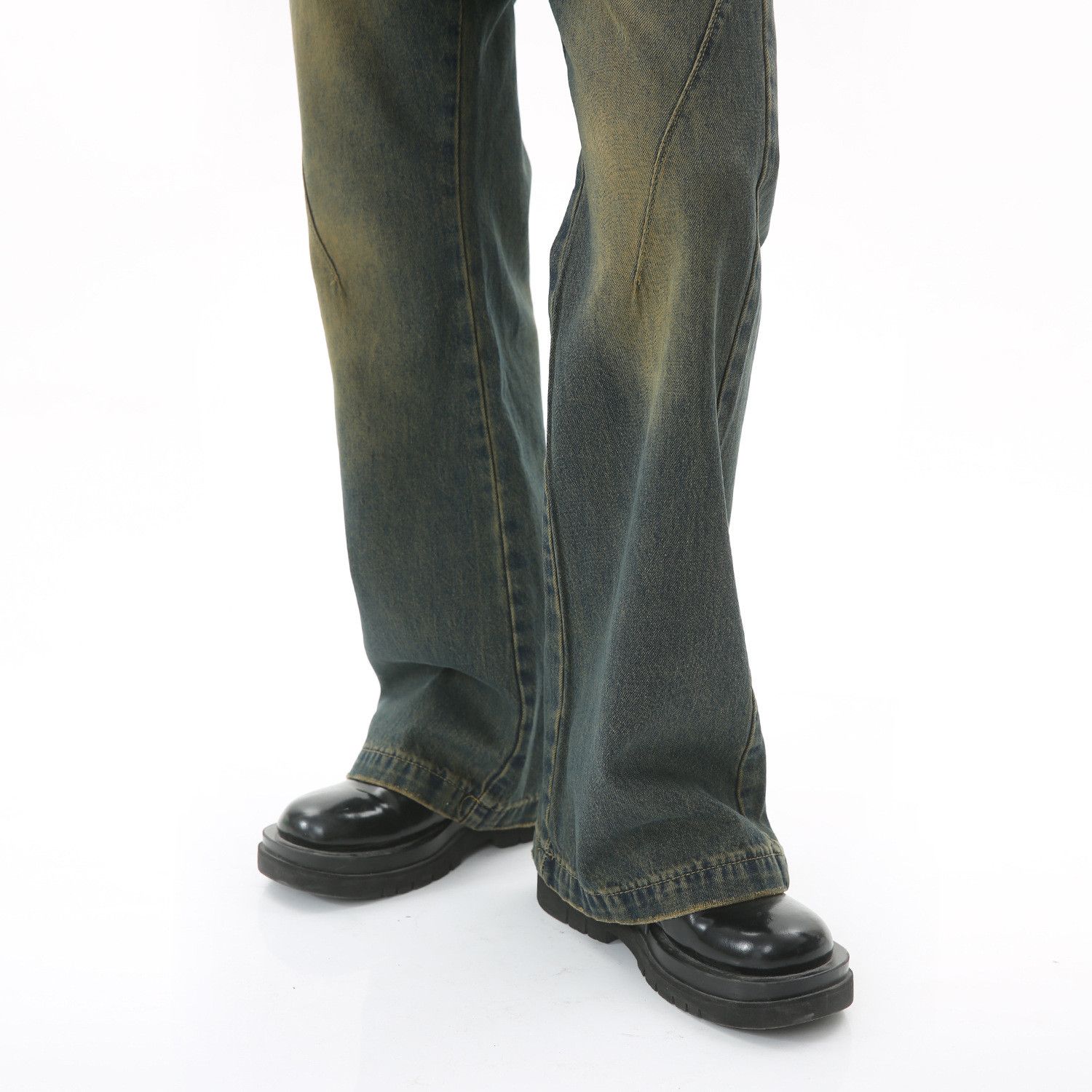 Vintage Men's vintage distressed mid-high waist loose flared jeans Size US 32 / EU 48 - 4 Thumbnail