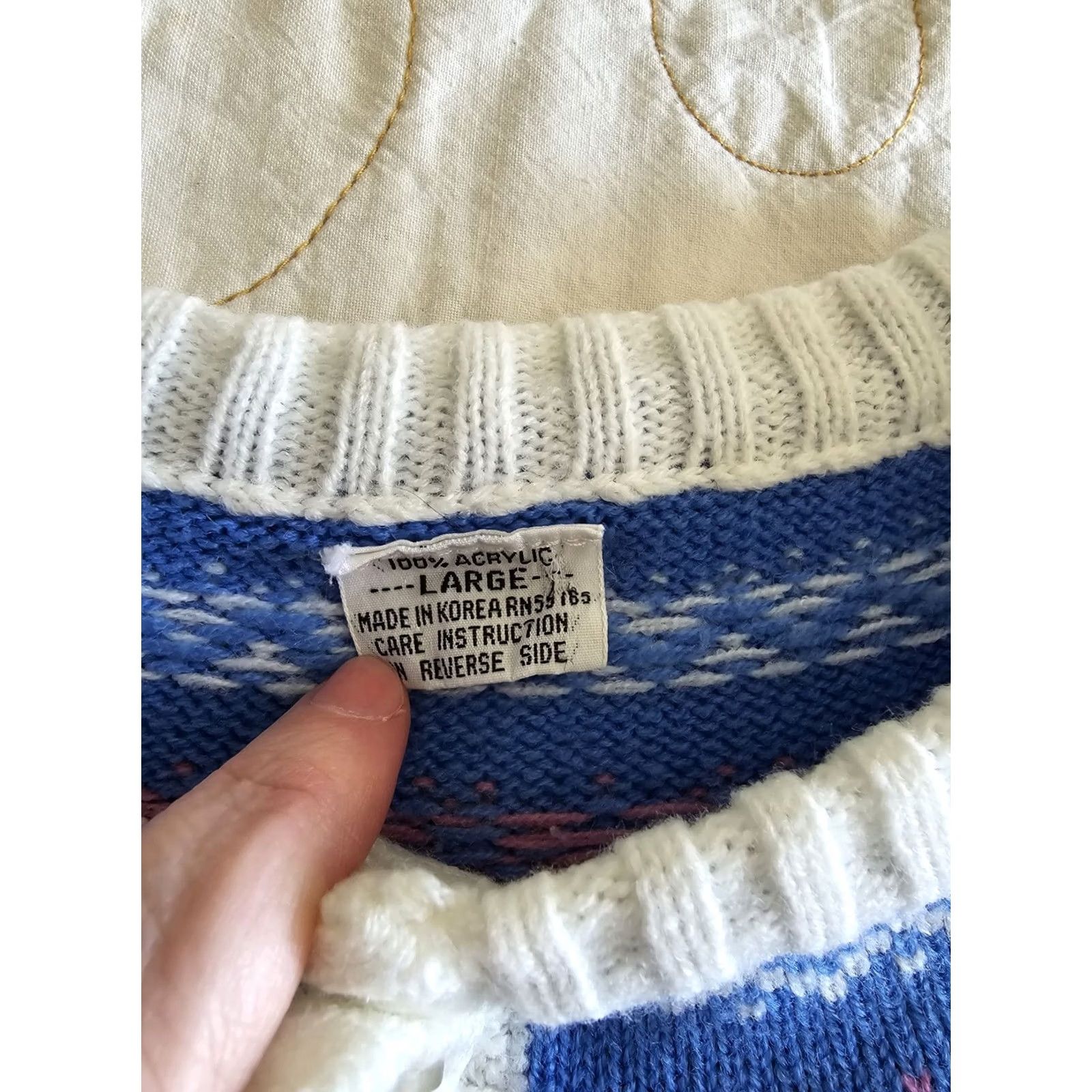 Vintage VINTAGE Faire Isle White & Blue Acrylic Sweater Womens M/L 70s 80s knit Size M / US 6-8 / IT 42-44 - 4 Thumbnail