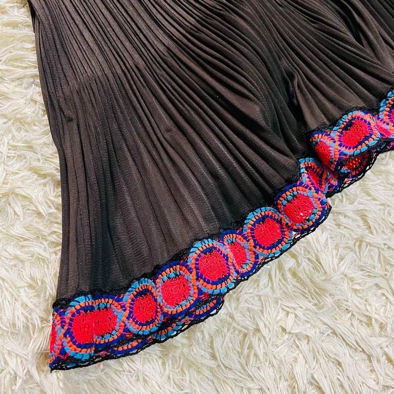 Issey Miyake Issey Miyake Black pleated skirt Size L / US 10 / IT 46 - 2 Thumbnail