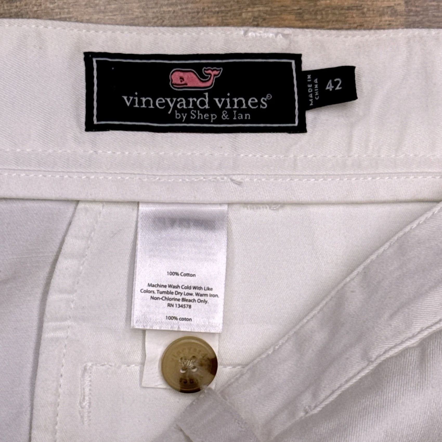 Vineyard Vines Vineyard Vines Club Shorts Mens 42 Chino Flat Front 9in Inseam Ivory Twill 100% Cotton Regular Belt Loops Logo Pockets New Size US 42 / EU 58 - 3 Thumbnail