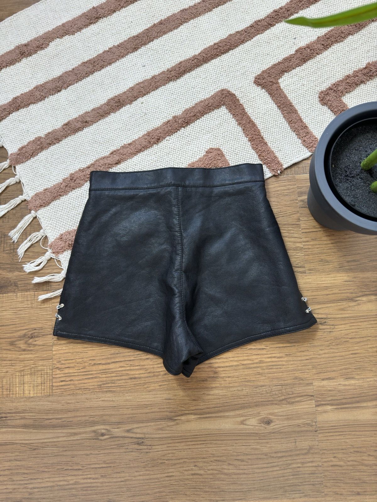 Vintage DOLCE GABBANA STYLE “LEATHER” SHORTS Size 27" / US 4 / IT 40 - 5 Thumbnail