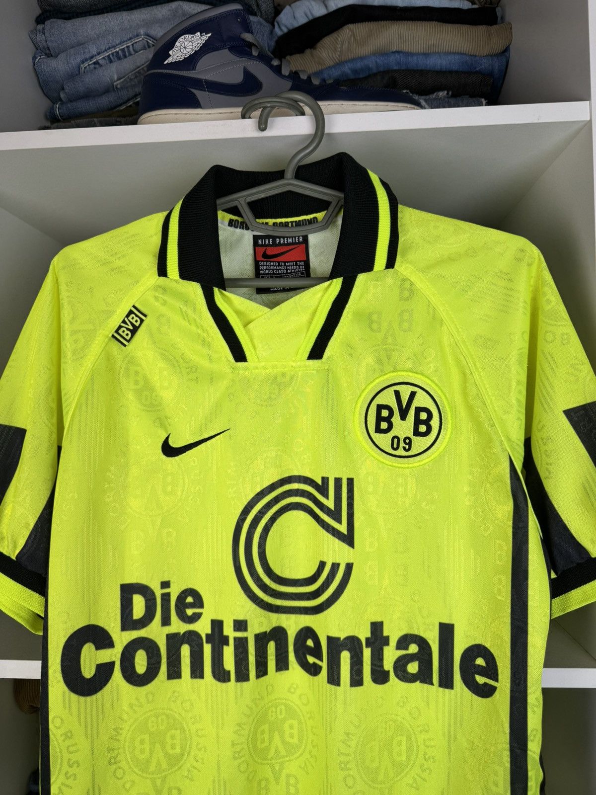 Nike Vintage 1996 1997 Nike Borussia Dortmund Soccer Jersey Size US S / EU 44-46 / 1 - 2 Thumbnail