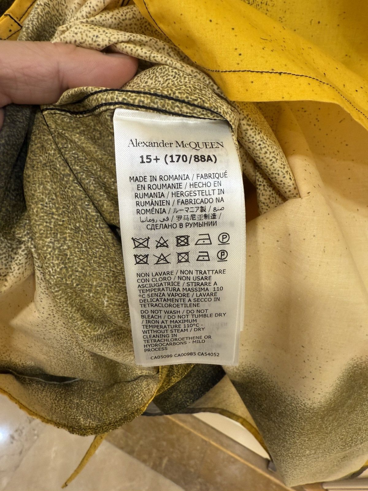 Alexander McQueen Graffiti spray shirt in yellow size15+ Size US M / EU 48-50 / 2 - 11 Thumbnail