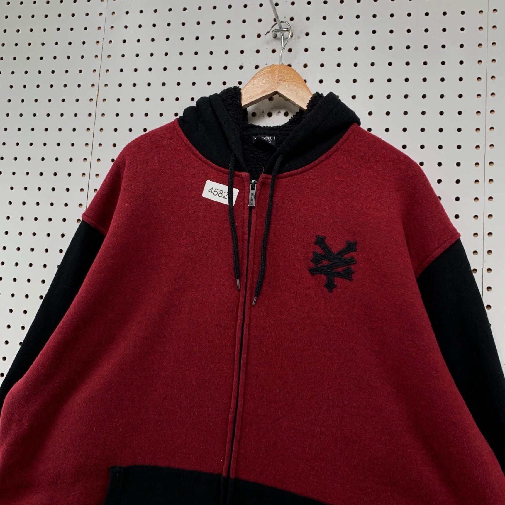Zoo York VINTAGE Zoo York Hoodie Men 2XL Red Black Sherpa Lined Grunge Skate Shirt Sweatshirt Zip Full Zip Pattern Graphic Print Winter Spring Fall Mens Size US XXL / EU 58 / 5 - 4 Thumbnail