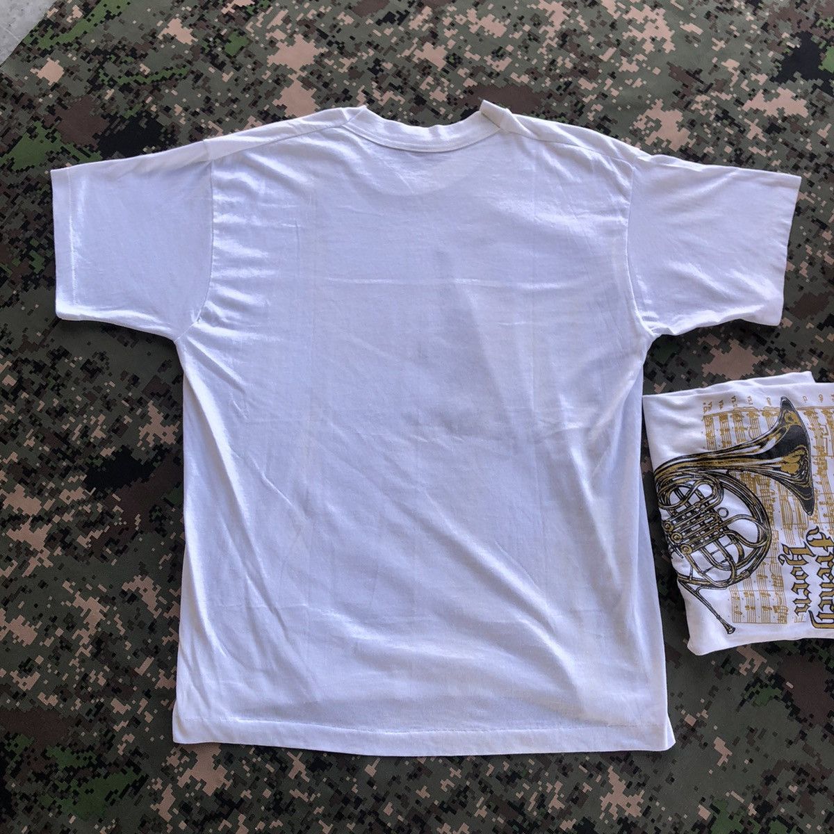 Vintage Vtg 90s Saxophone + French Horn Illustration Lot Tshirt Size US M / EU 48-50 / 2 - 3 Thumbnail