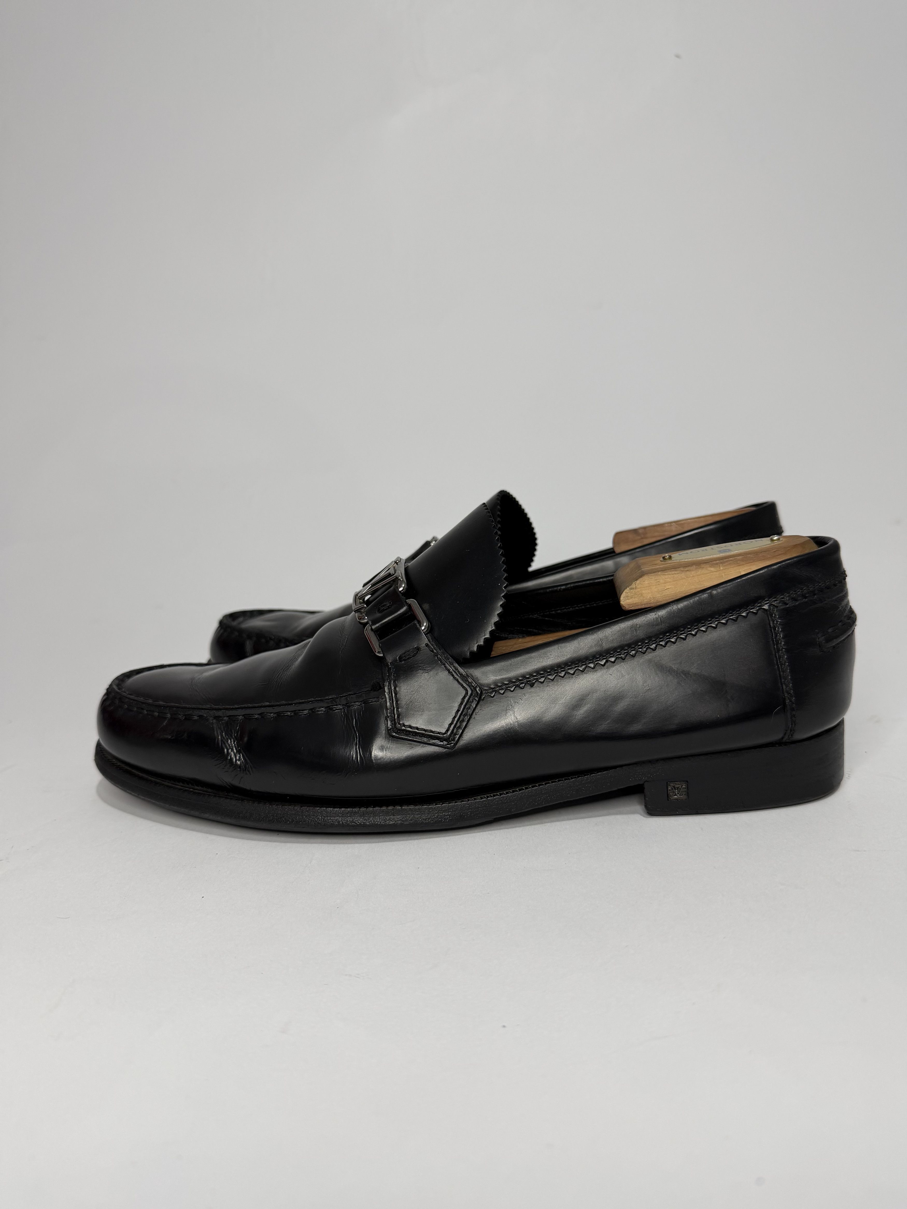 Louis Vuitton Louis Vuitton Black Glossy Leather Dress Loafers Size US 9.5 / EU 42-43 - 1 Thumbnail