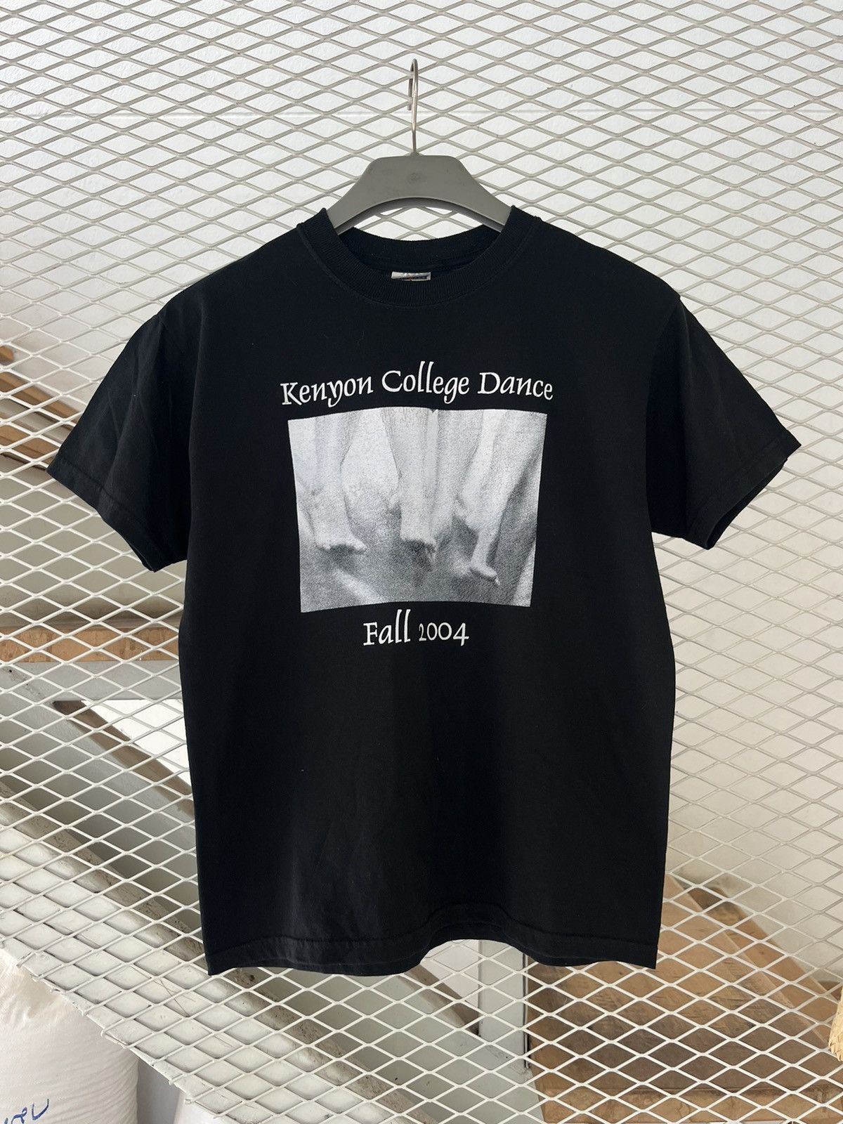 Vintage Vintage Kenyon College Dance Fall 2004’s Photo Tshirt Size US S / EU 44-46 / 1 - 2 Thumbnail
