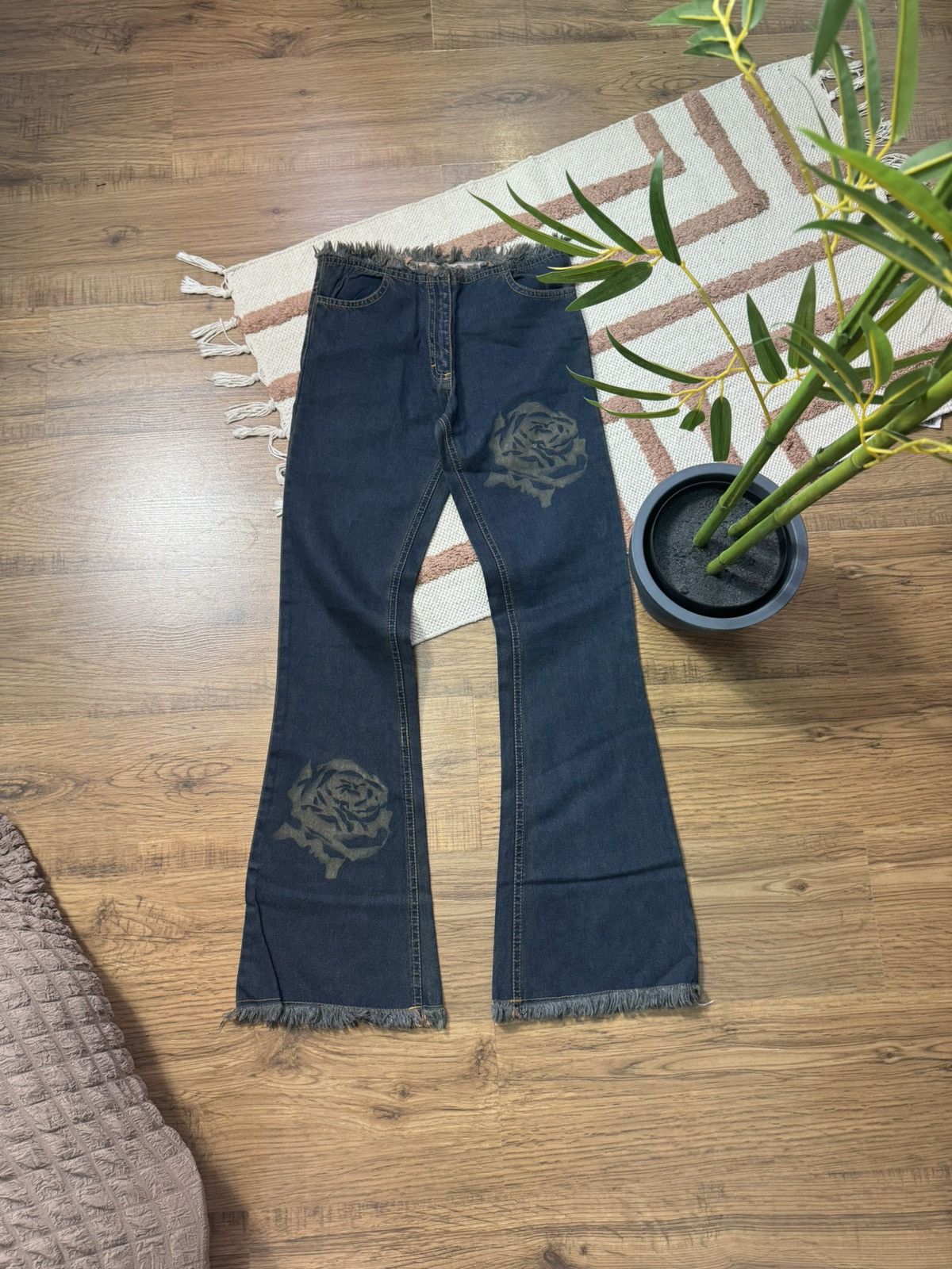 Vintage VINTAGE ROSES WASHED DENIM PANTS FLARE JEANS Size 24" / US 00 / IT 34 - 1 Thumbnail