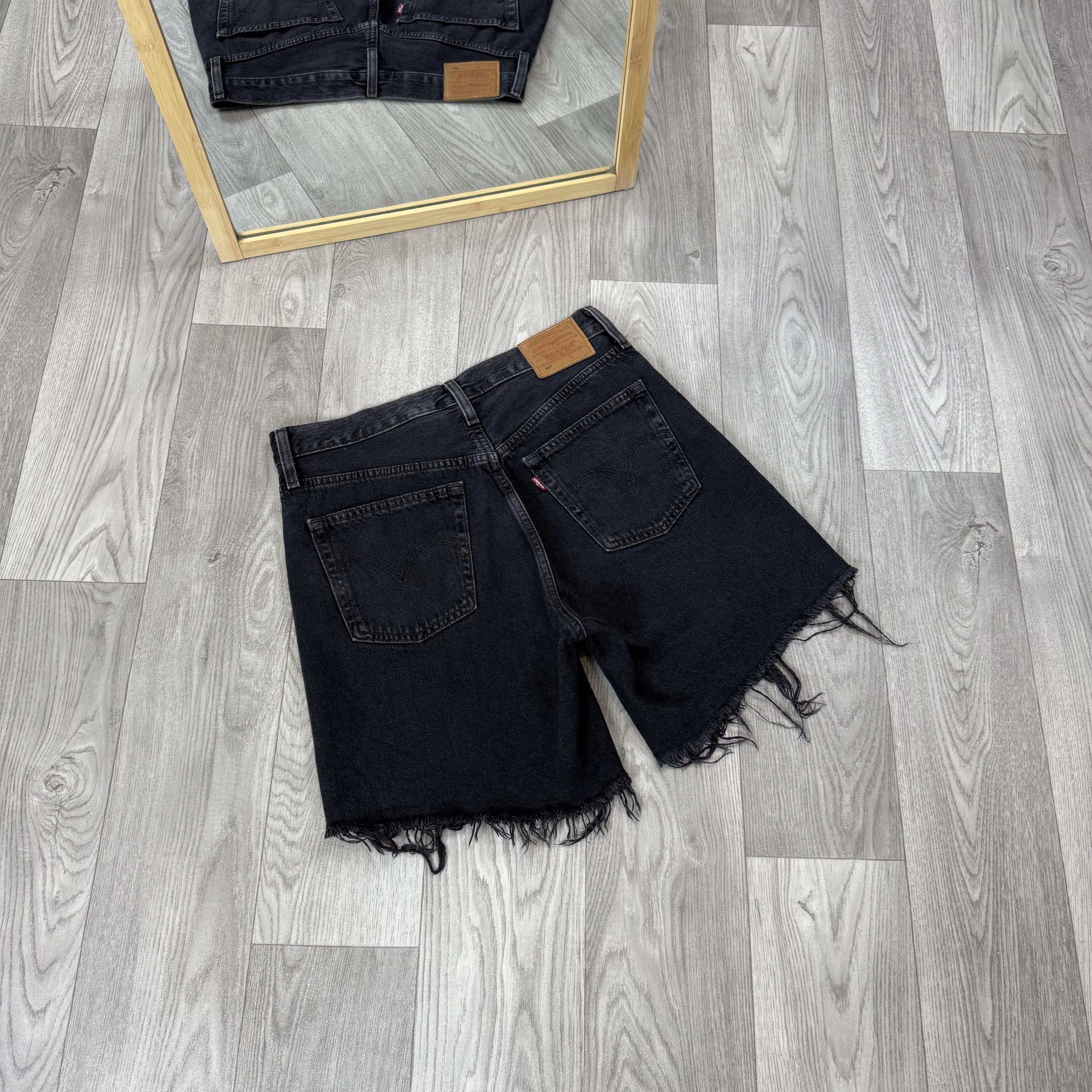 Levi's Levi's 501 Women's High Rise Grey Denim Mini Shorts Size 27" / US 4 / IT 40 - 3 Thumbnail