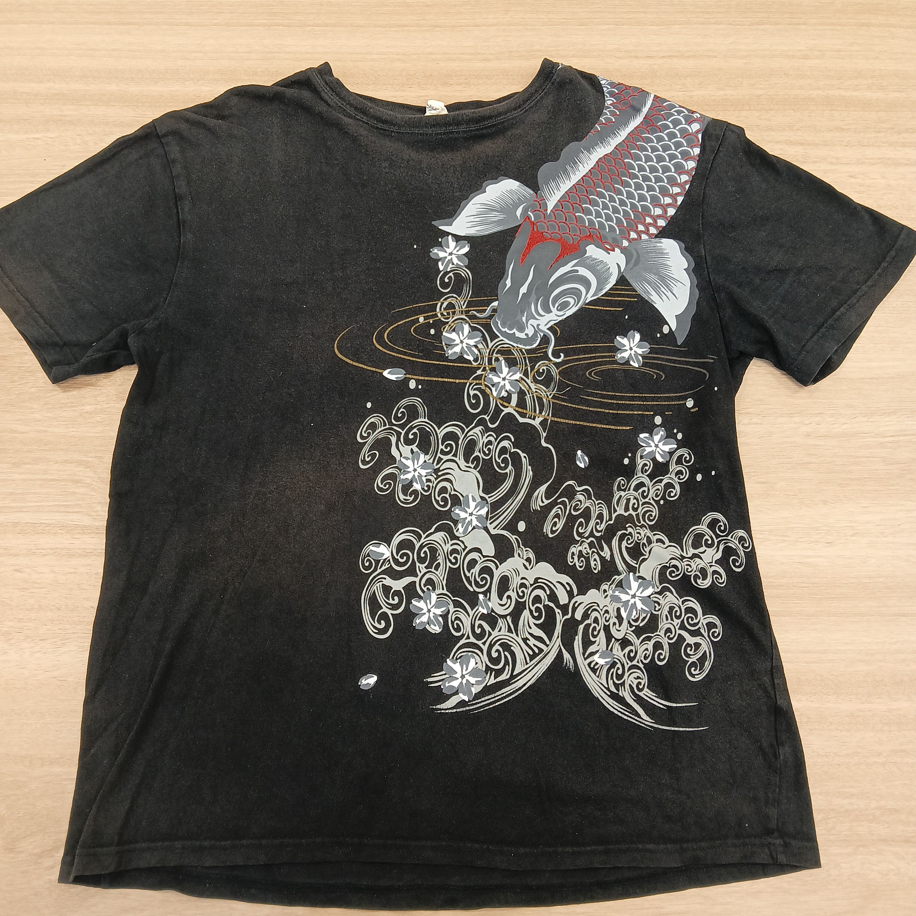 Japanese Brand KOI JAPAN FISH TEE BIG LOGO Size US L / EU 52-54 / 3 - 2 Thumbnail
