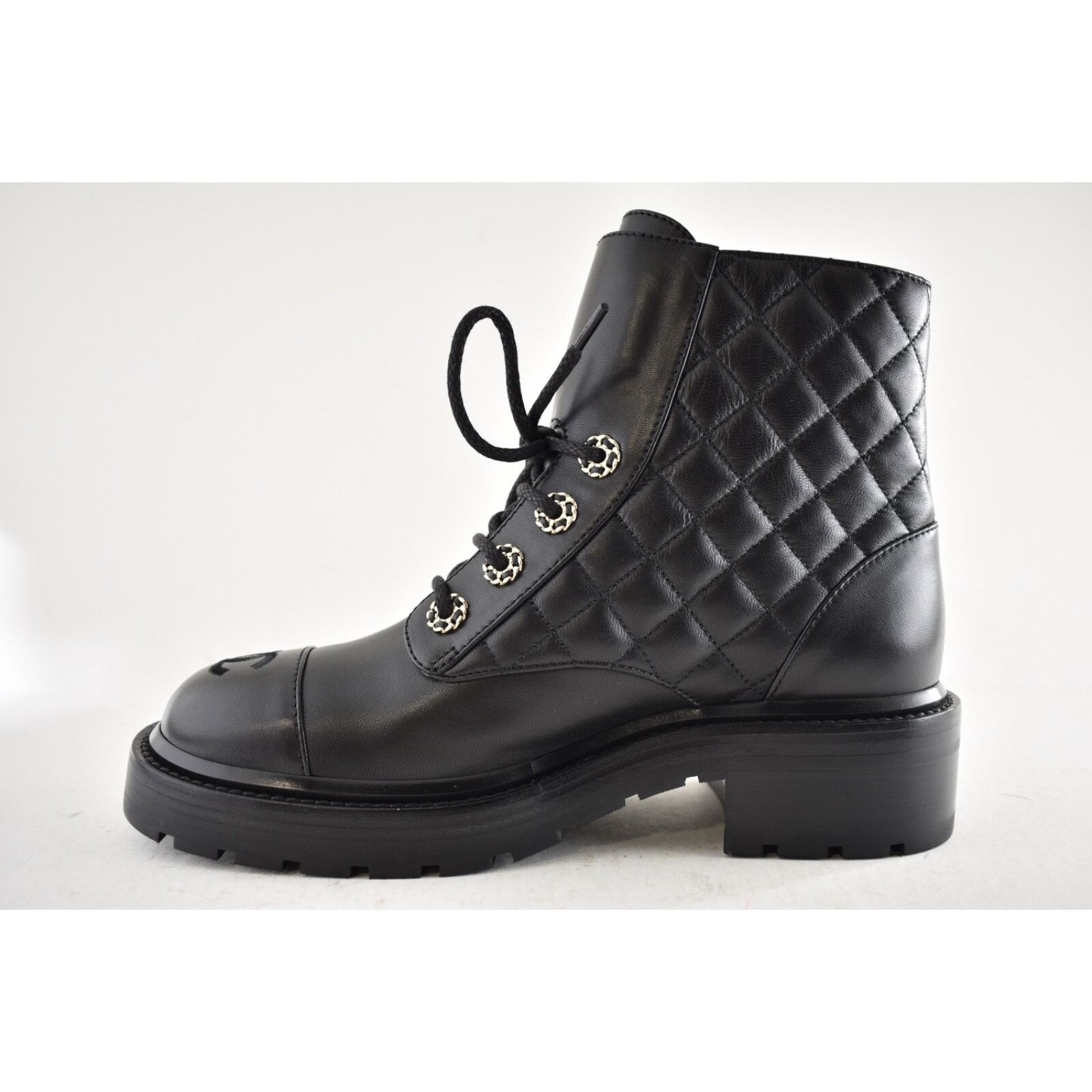 Chanel Chanel 21A Black Quilted Gold CC Chain Combat Lace Up Size US 10.5 / IT 40.5 - 12 Thumbnail