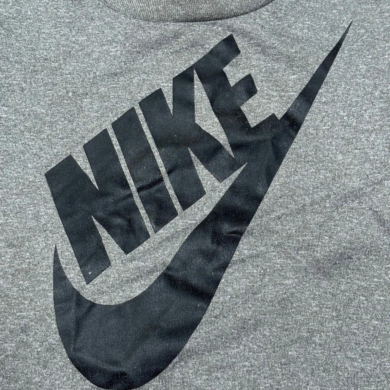 Nike Nike Gray Logo T-Shirt Baby 18 Months Size US XXS / EU 40 - 2 Thumbnail