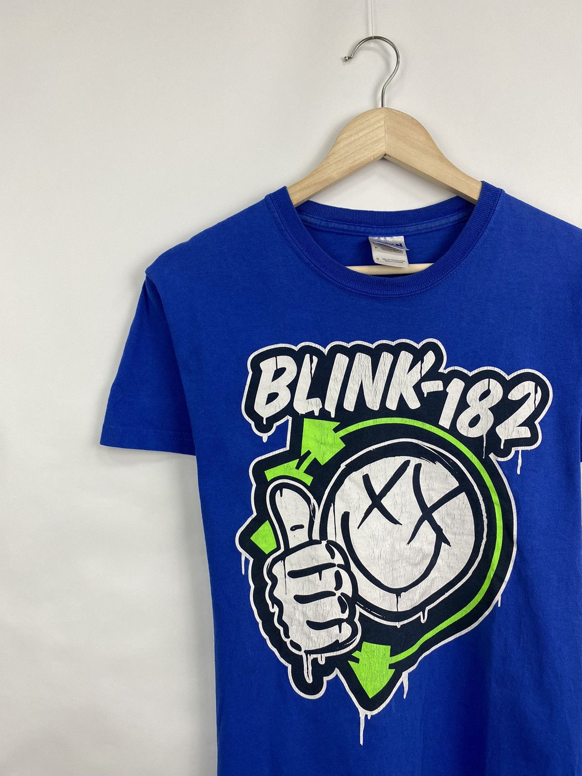 Band Tees Vintage Blink 182 t-shirt Rock Band Rare Retro Hype Y2K Size US S / EU 44-46 / 1 - 2 Thumbnail