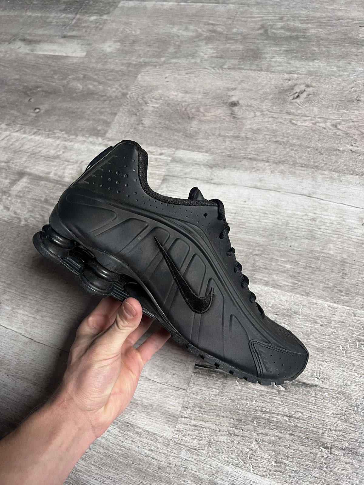 Nike Nike Shox R4 Triple Black Matte Size US 8 / EU 41 - 8 Thumbnail