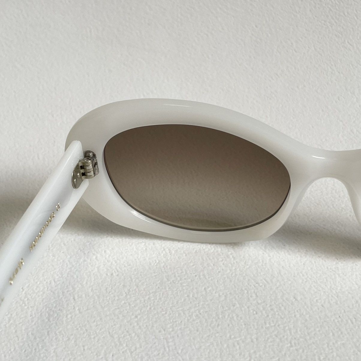 Cutler and Gross Milk White Oval ‘Cat Eye’ 70s Sunglasses Size ONE SIZE - 8 Thumbnail