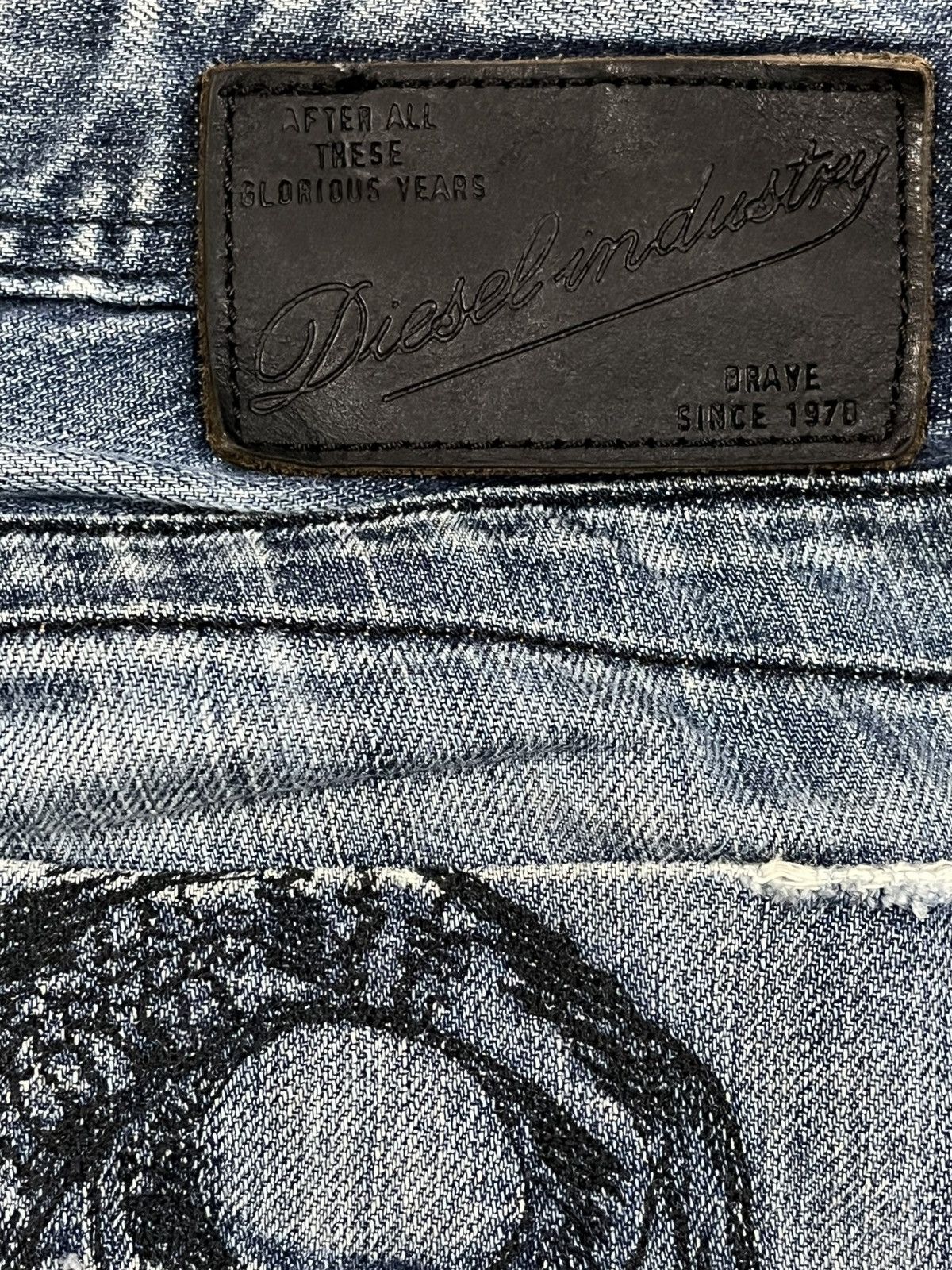 Diesel × Diesel Black Gold Vintage Diesel Embroidded Distressed Denim Size US 31 - 19 Thumbnail