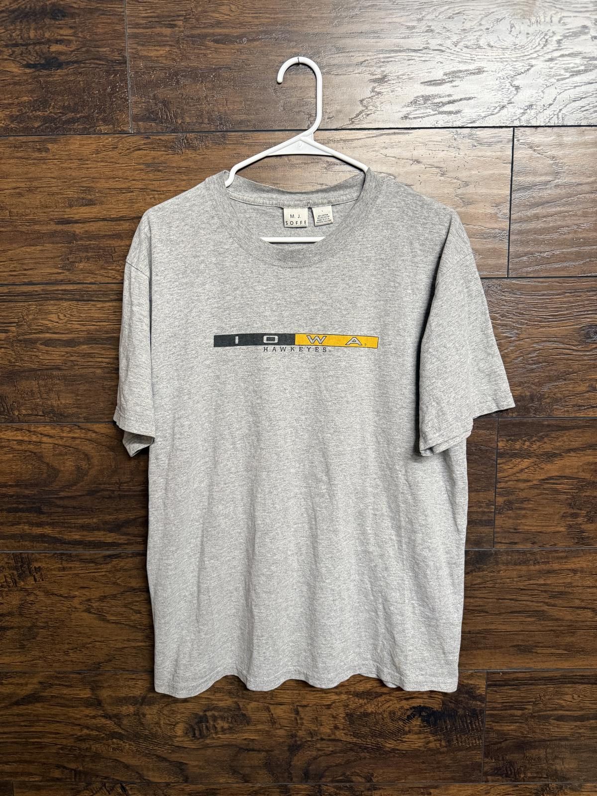 Designer VTG Iowa Hawkeyes T-shirt University of Iowa Tee - L Size US L / EU 52-54 / 3 - 1 Thumbnail