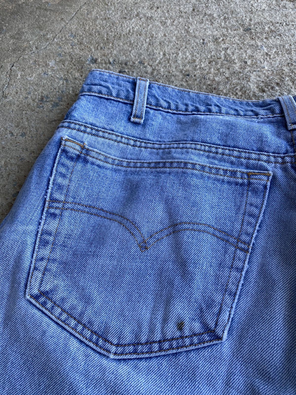 Jean × Levi's × Vintage Vintage 90’s Levi's Jeans 505 Light Wash Distressed Denim Size US 36 / EU 52 - 7 Thumbnail