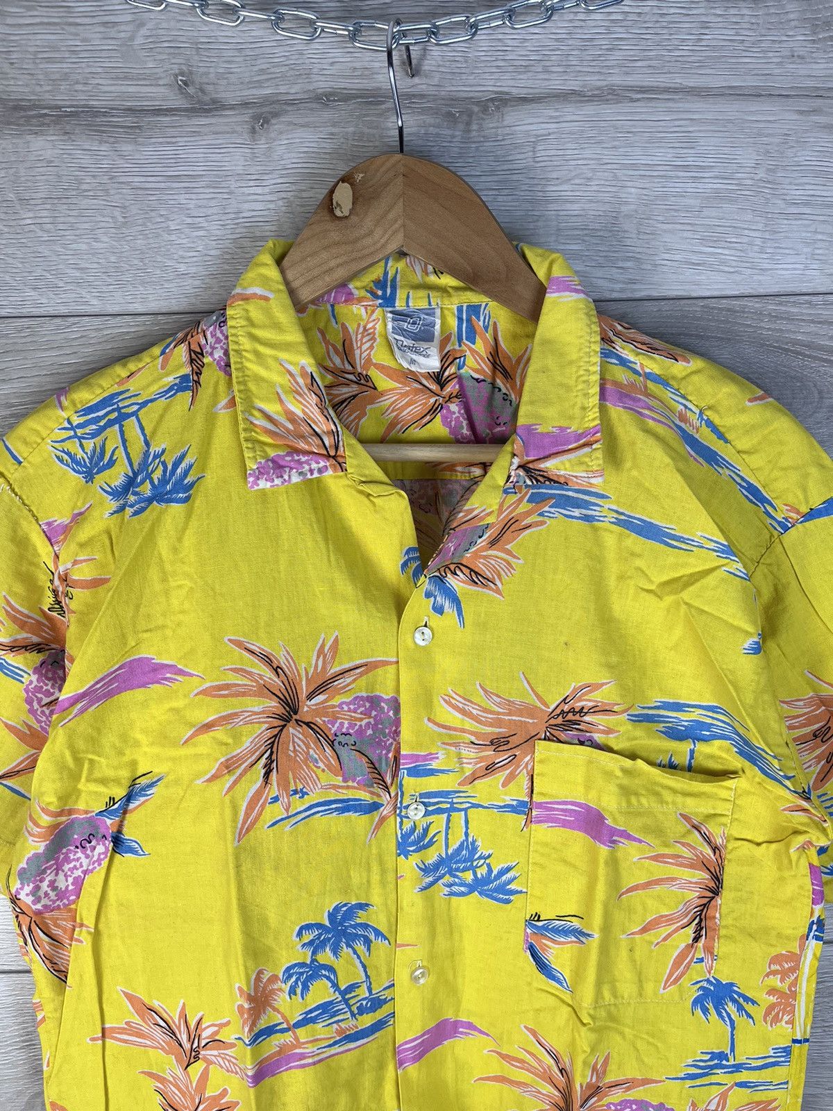 Vintage Vintage Mens Hawaiian Button Down Shirt size M Size US M / EU 48-50 / 2 - 4 Thumbnail
