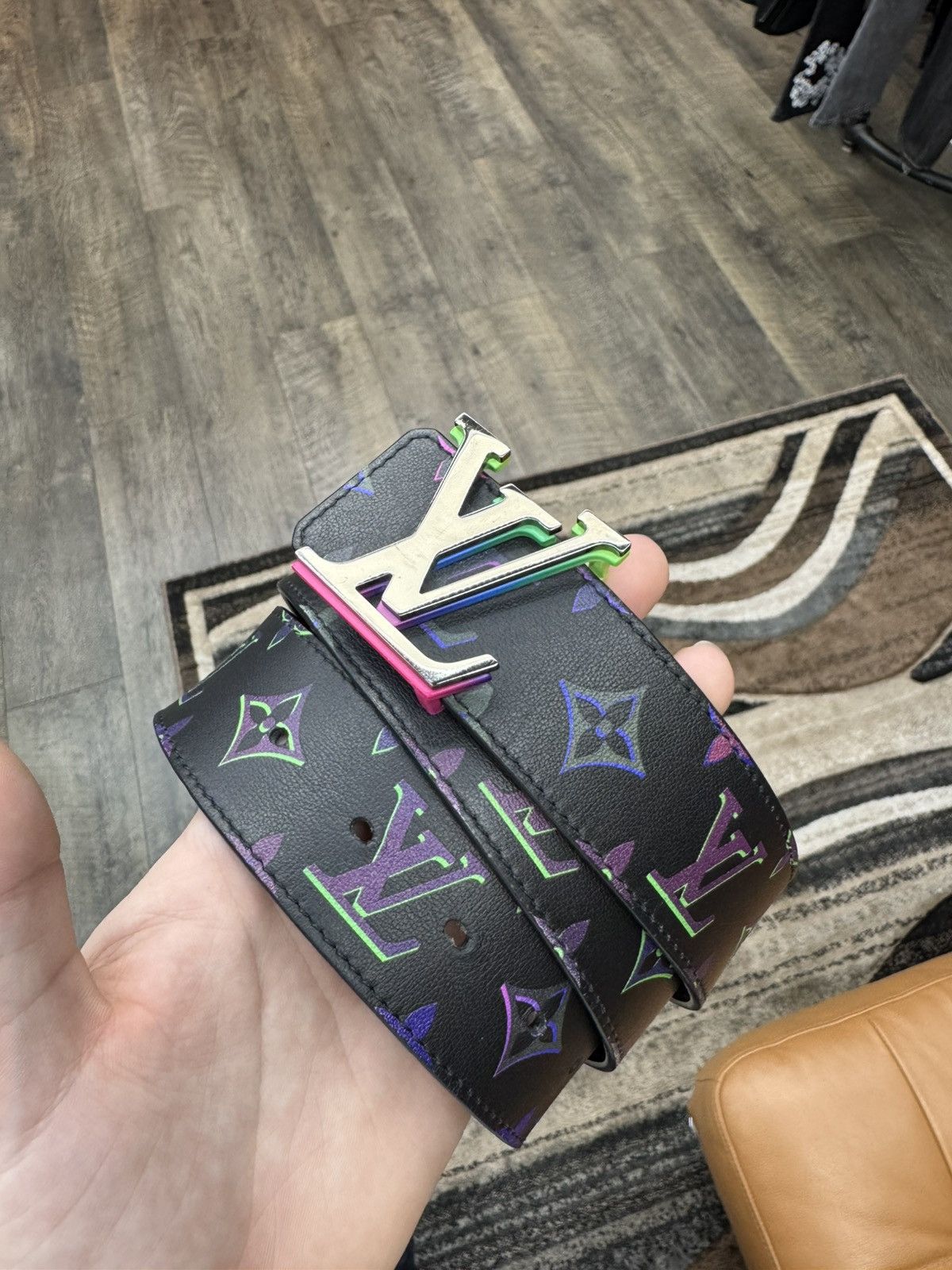 Louis Vuitton LV LIGHT 40MM REVERSIBLE BELT (90/36) Size 34 - 4 Thumbnail