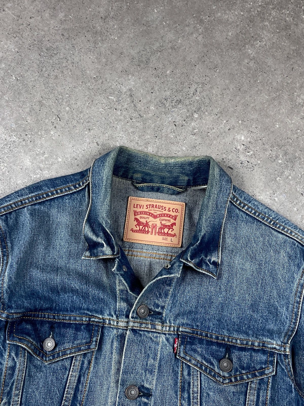 Levi's STEAL! 2000s Levi’s Big D Washed Denim Jacket Size US L / EU 52-54 / 3 - 4 Thumbnail