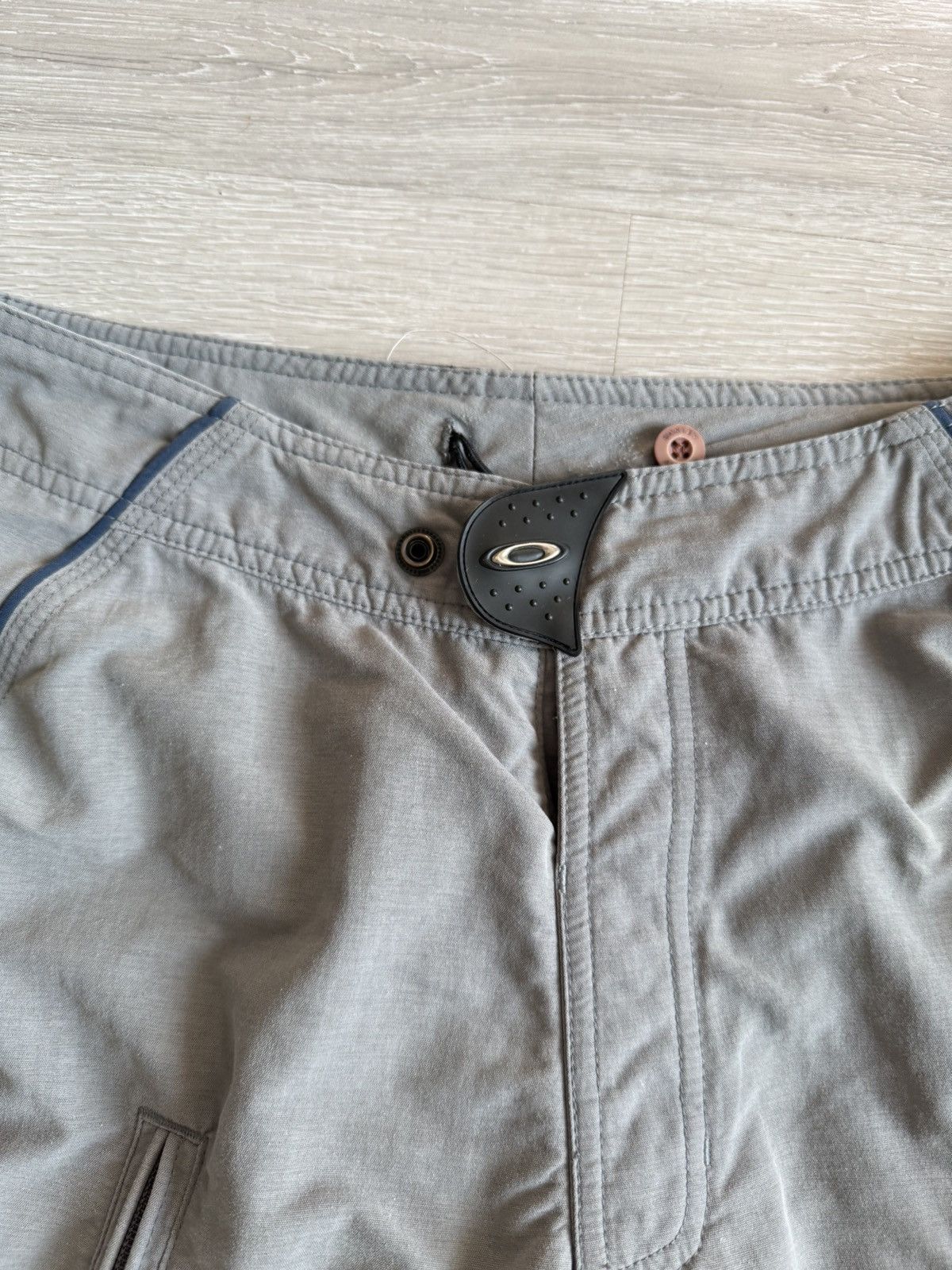 Designer × Vintage Vintage Oakley Shorts Mens Sky Blue/Gray Software Cargo Size US 32 / EU 48 - 3 Thumbnail