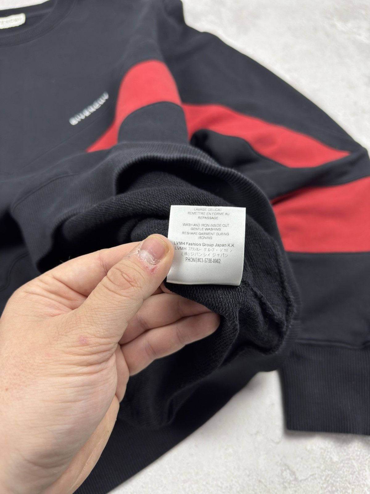 Givenchy Givenchy Band Insert Crew Neck Black/Red Sweatshirt size M Size US M / EU 48-50 / 2 - 8 Thumbnail