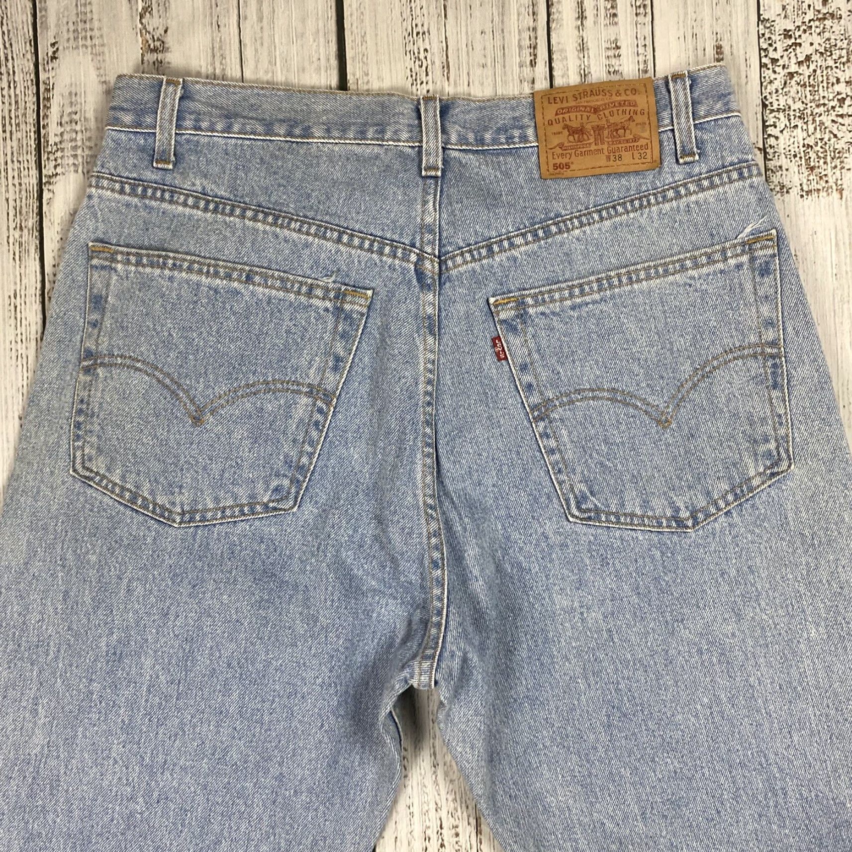 Levi's VINTAGE LEVI'S 505 BLUE JEANS Regular Fit Straight Leg Size 38x32 Light Wash Mens Size US 38 / EU 54 - 7 Thumbnail