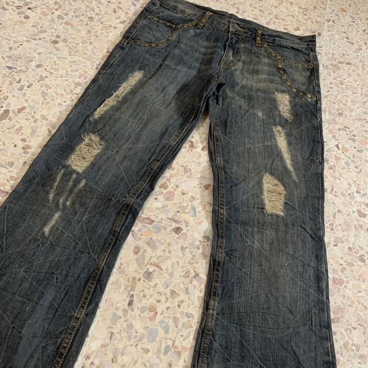 If Six Was Nine × Le Grande Bleu (L.G.B.) × semanticdesign 💥 SICKS💥SEMATIC DESIGN W30 L33 Flares Ripped Jeans Studded Size 30" / US 8 / IT 44 - 2 Thumbnail