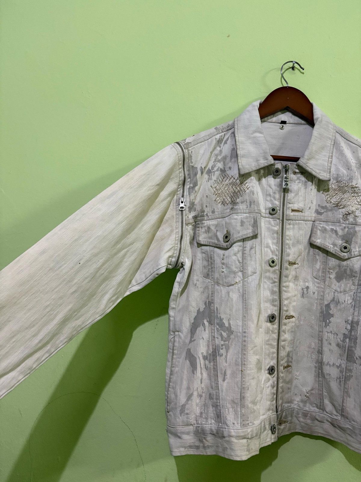 In The Attic × Japanese Brand In the attic Distressed Trucker Jacket Design Size US M / EU 48-50 / 2 - 2 Thumbnail