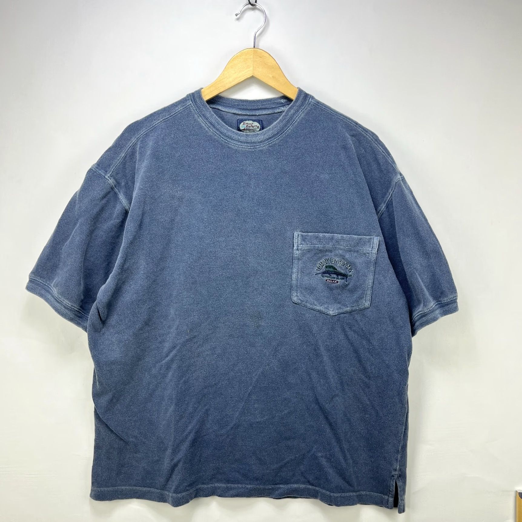 Tommy Bahama **VINTAGE 90s CANADIAN MADE Tommy Bahama Men's T-Shirt Large Blue** User: Vintage 90s Canadian Made Tommy Bahama Men's T-Shirt Large Blue Size US L / EU 52-54 / 3 - 2 Thumbnail