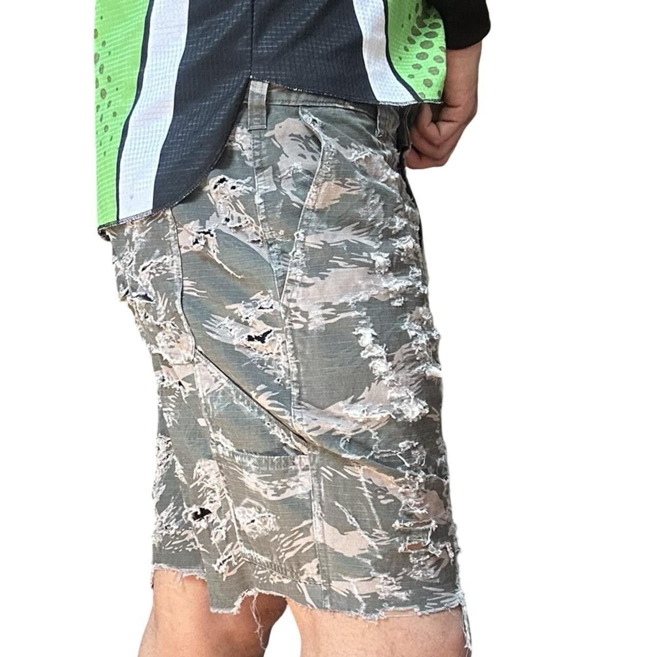 Abercrombie & Fitch Abercrombie & Fitch Green Camo Distressed Shorts _ 34" Size US 34 / EU 50 - 5 Thumbnail